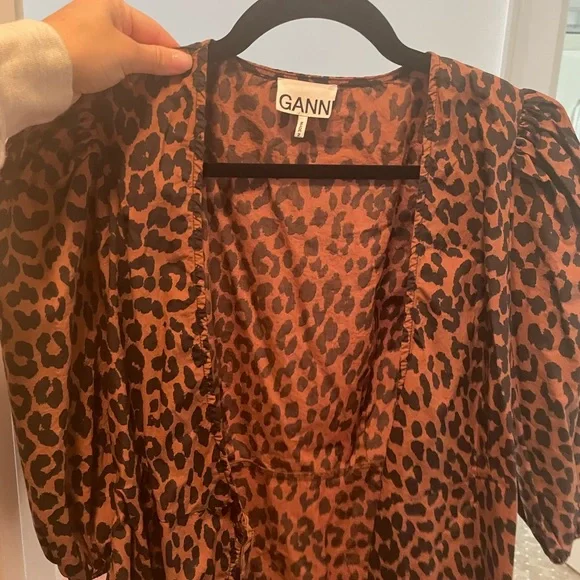 NWOT Ganni Leopard Print Balloon Sleeve Wrap Top, Size 34 - Picture 3 of 6